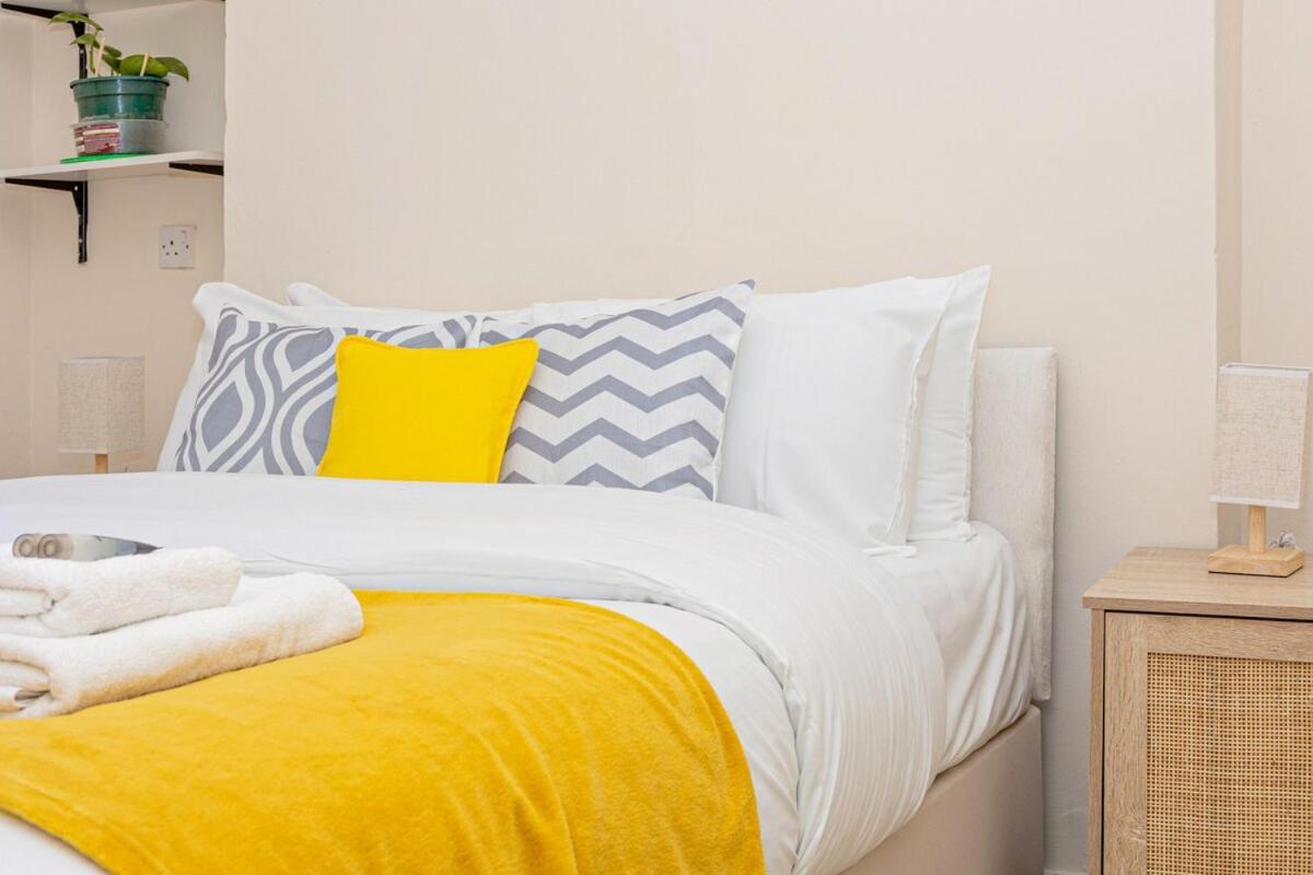 Spacious 4-bed Fulham Walk To River Thames Apartment