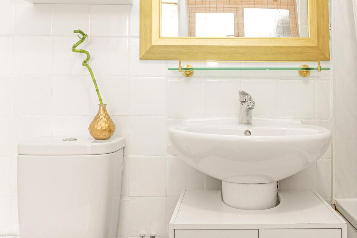 Spacious 4-bed Fulham Walk To River Thames *