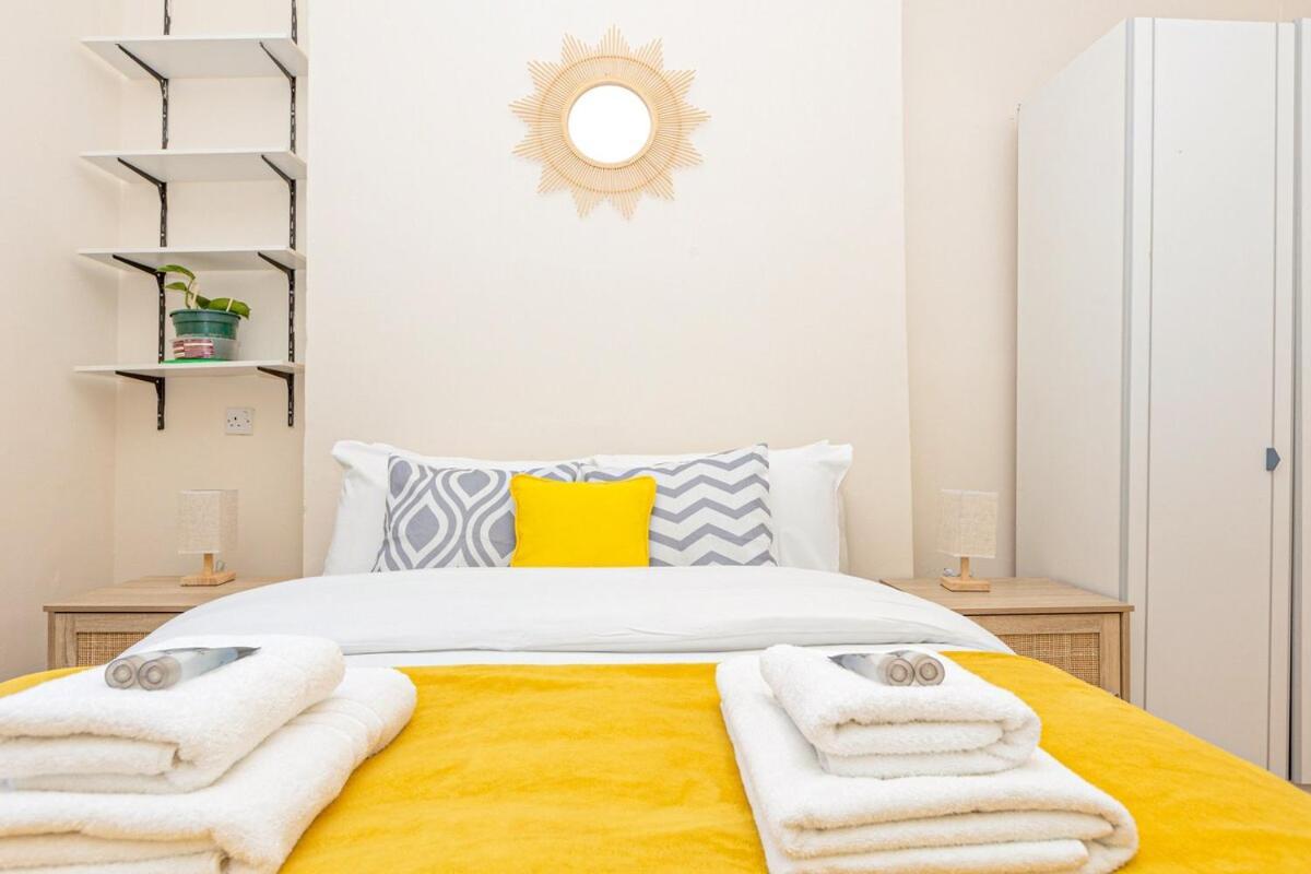 Spacious 4-bed Fulham Walk To River Thames *