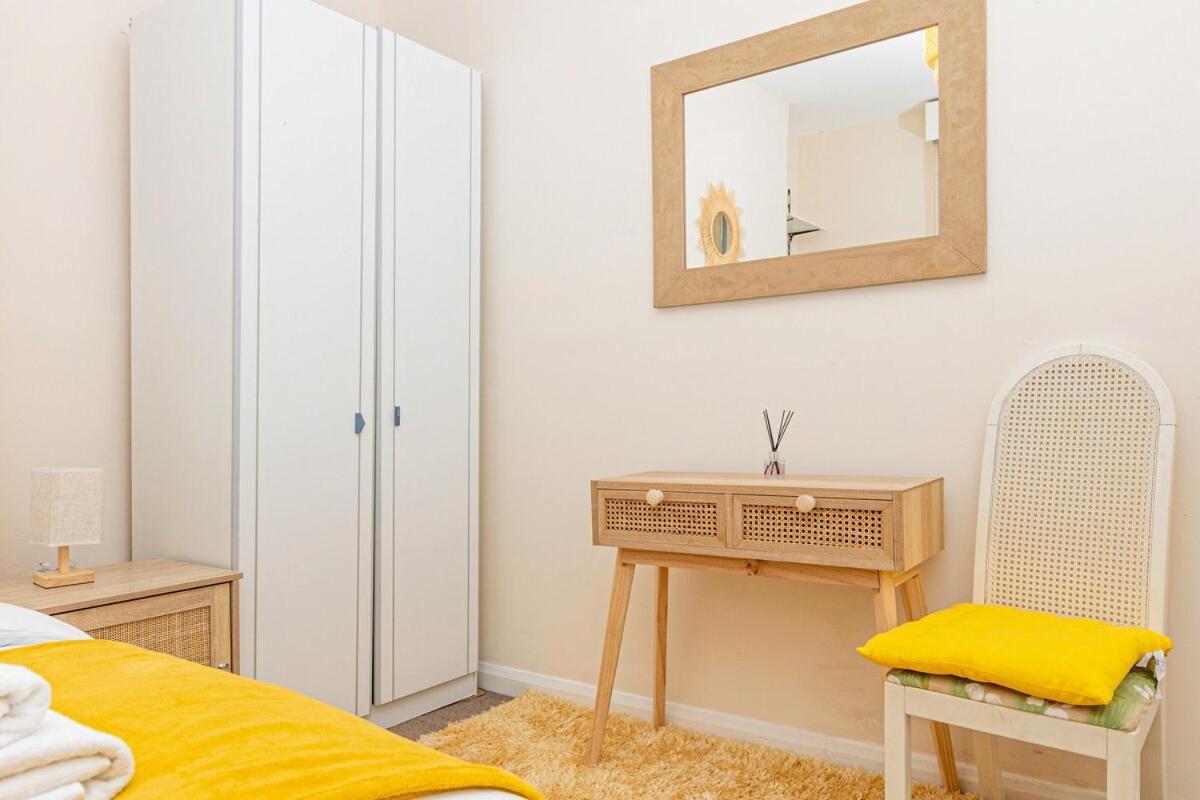 Spacious 4-bed Fulham Walk To River Thames